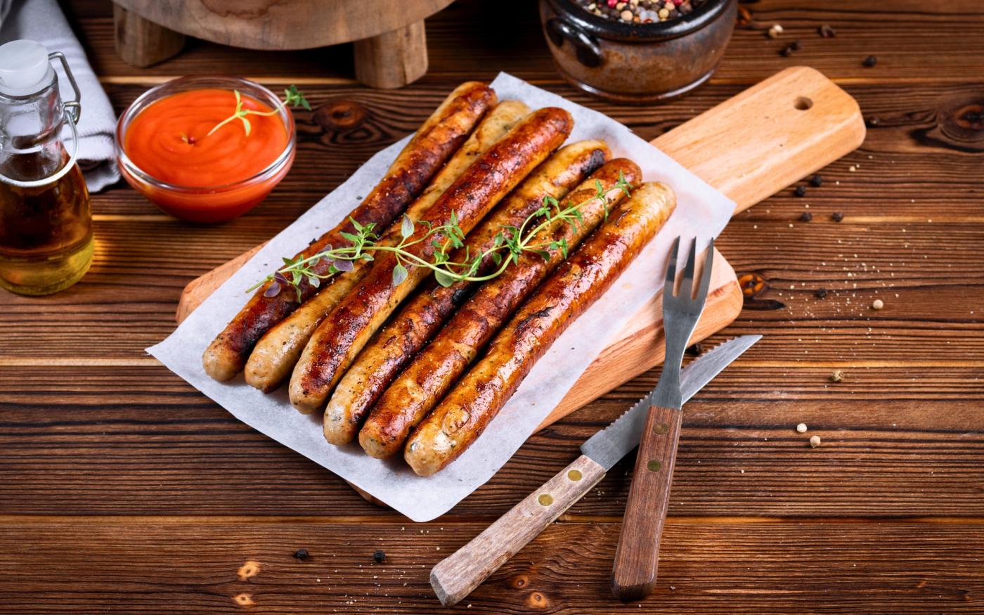 Chipolata met wortelstoemp en boontjes