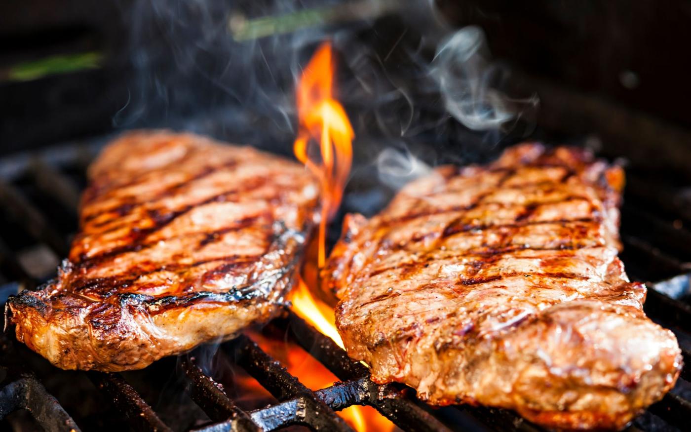 Steak de surlonge sur le barbecue