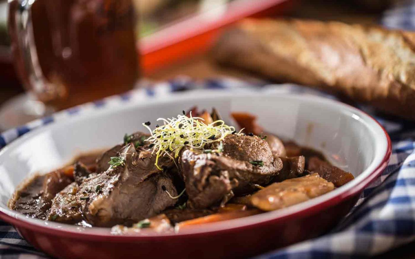 Steak de sanglier à la sauce champignons-vin rouge