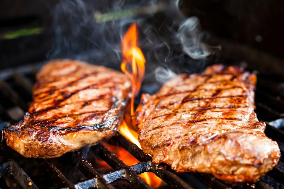 Steak de surlonge sur le barbecue