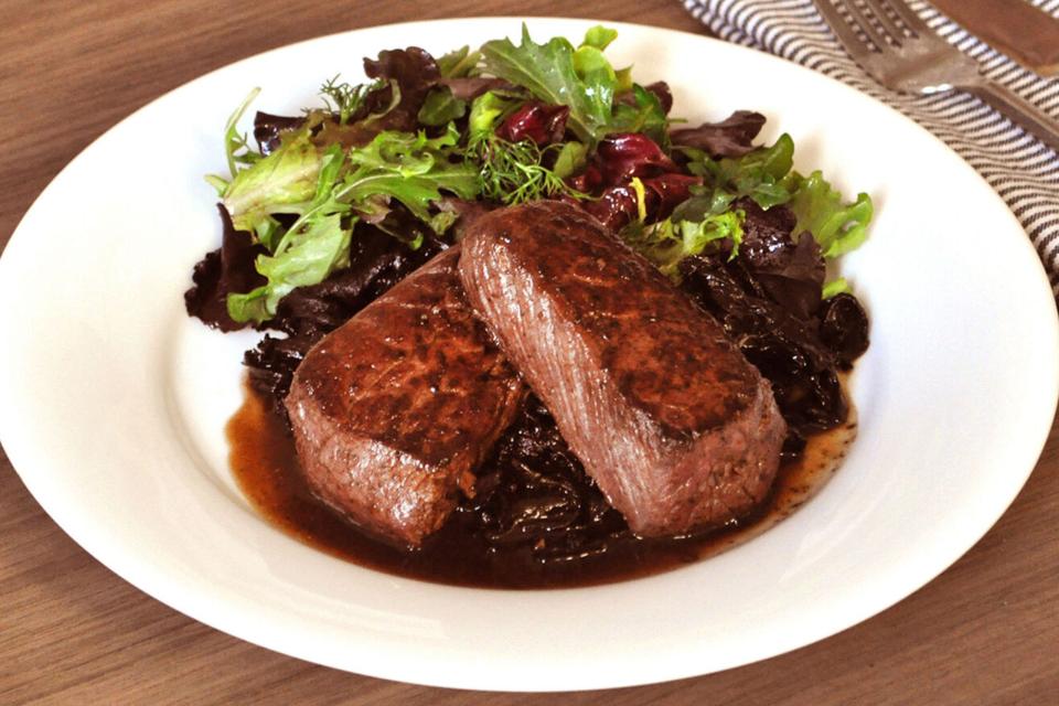 Reesteak met portsaus en gekaramelliseerde sjalotten